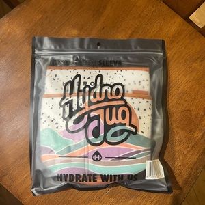 NWT Mountain Range HydroJug Sleeve